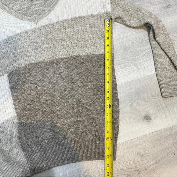 Kismet Casual V Neck Pullover Sweater in Neutral Grey Cream Colours - Picture 13 of 16